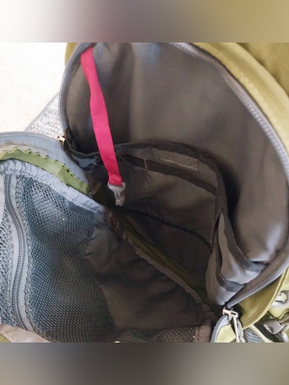 REI Trail 25 Backpack in Olive - Picture 4 of 8